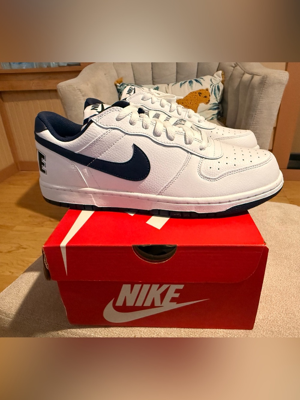 Nike Men’s White and Navy Low-Top Sneakers